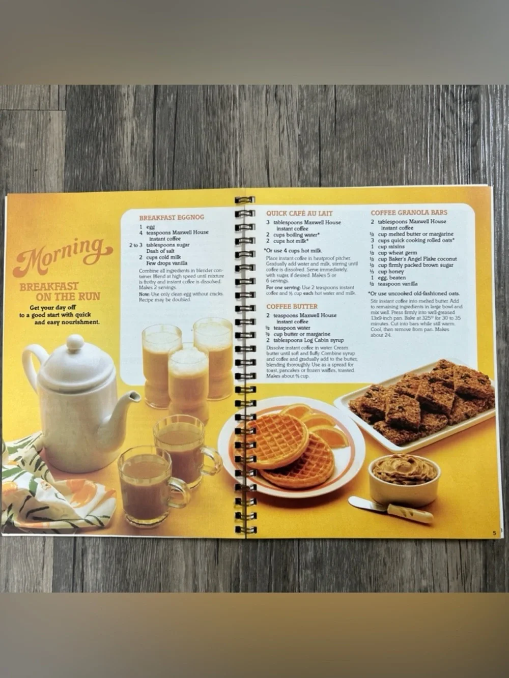 Vintage Maxwell House COFFEE MAKES IT DELICIOUS Cookbook 1981 Baking HC Spiral